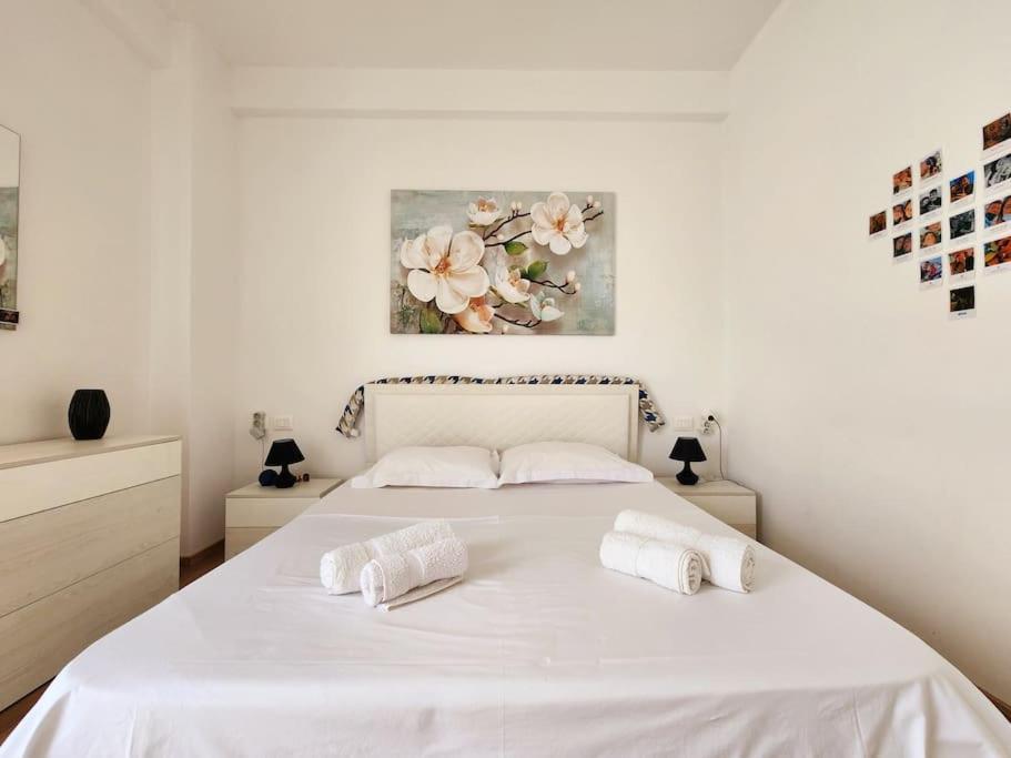 Central Deluxe Inn For Three 24H Check In Tirana Buitenkant foto